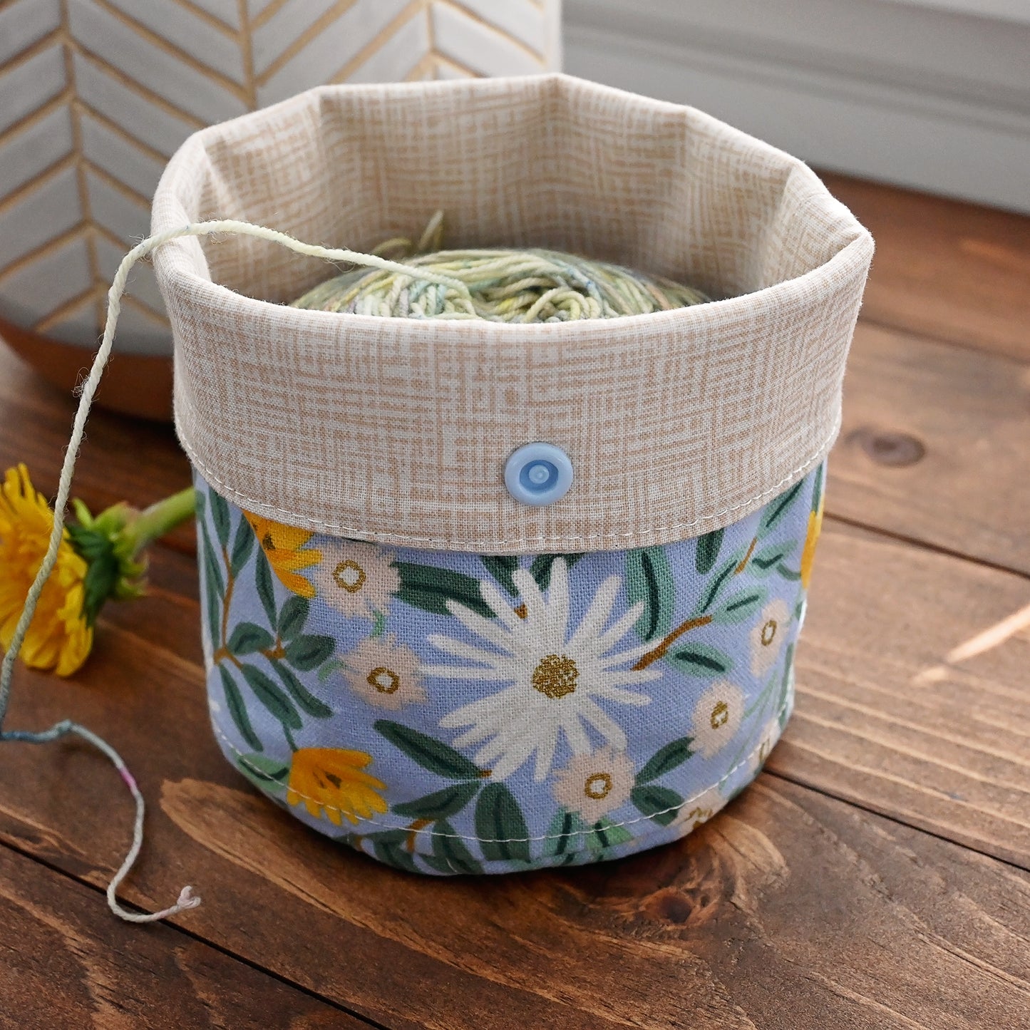 Daisy Fields Yarn Cozy - Small