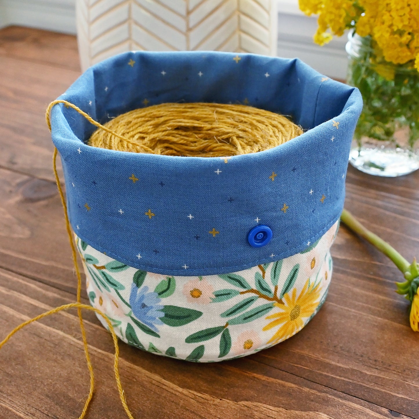 Daisy Fields Yarn Cake Cozy - Medium