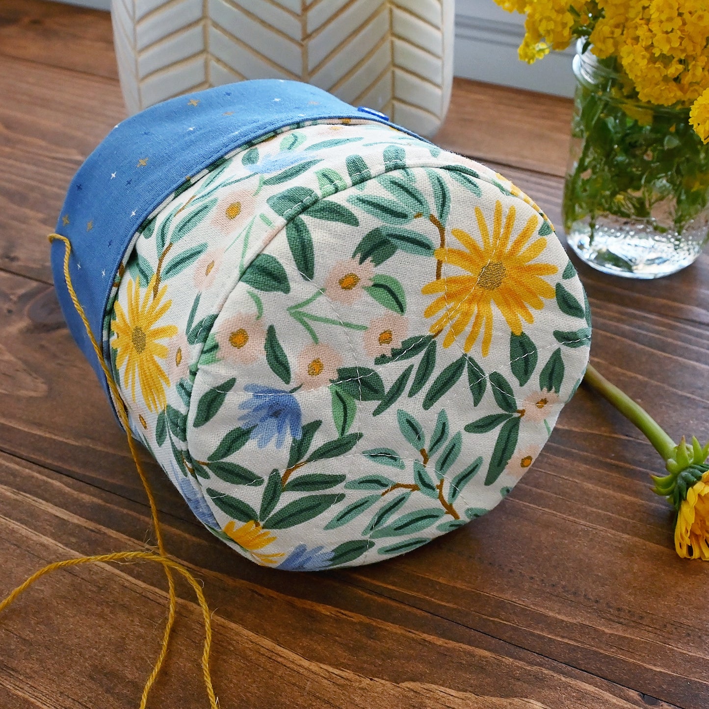 Daisy Fields Yarn Cake Cozy - Medium