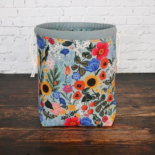 Pretty muted blue grey floral drawstring project bag.  This bag comes with or without pockets.  Made from RIfle Paper Co's Curio collection in Nova Scotia, Canada by Yellow Petal Handmade.