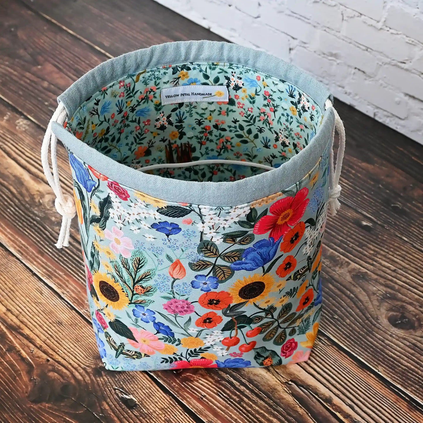 Pretty muted blue grey floral drawstring project bag.  This bag comes with or without pockets.  Made from RIfle Paper Co's Curio collection in Nova Scotia, Canada by Yellow Petal Handmade.