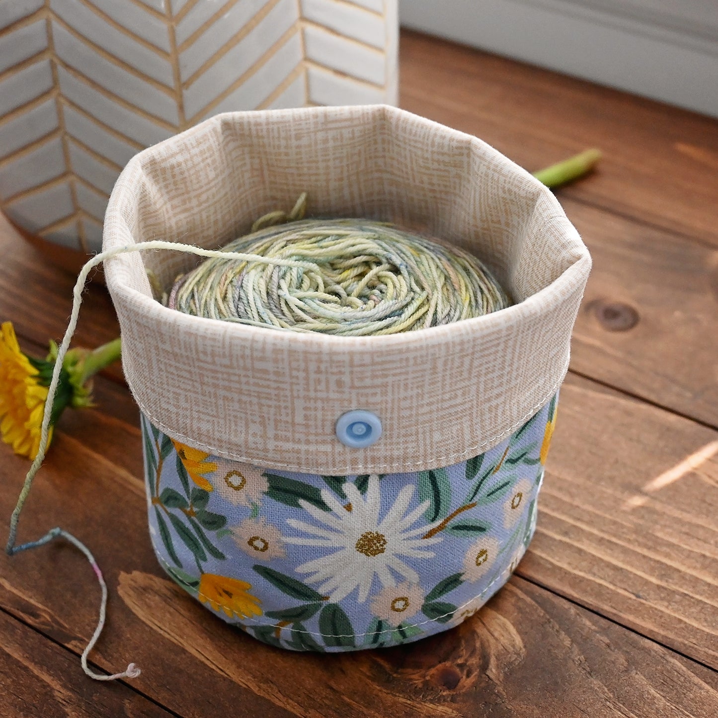 Daisy Fields Yarn Cozy - Small