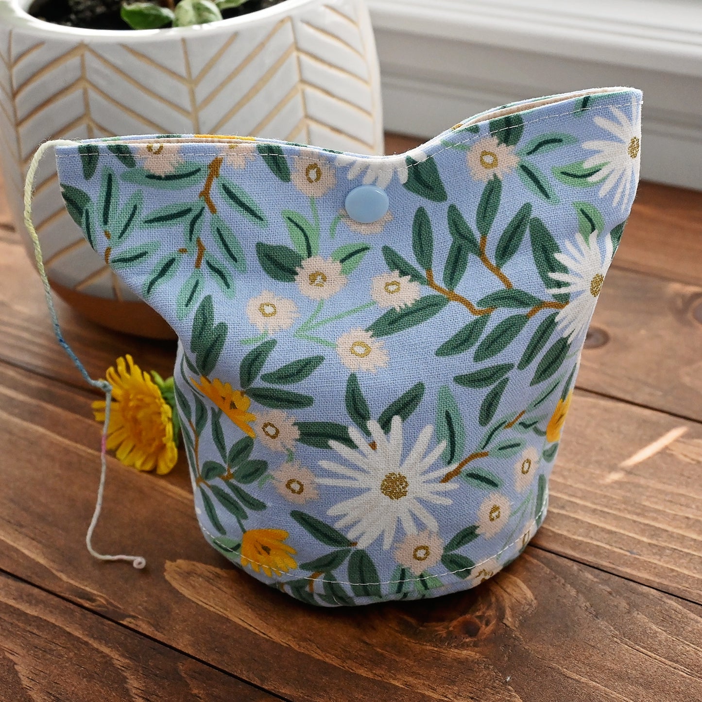 Daisy Fields Yarn Cozy - Small