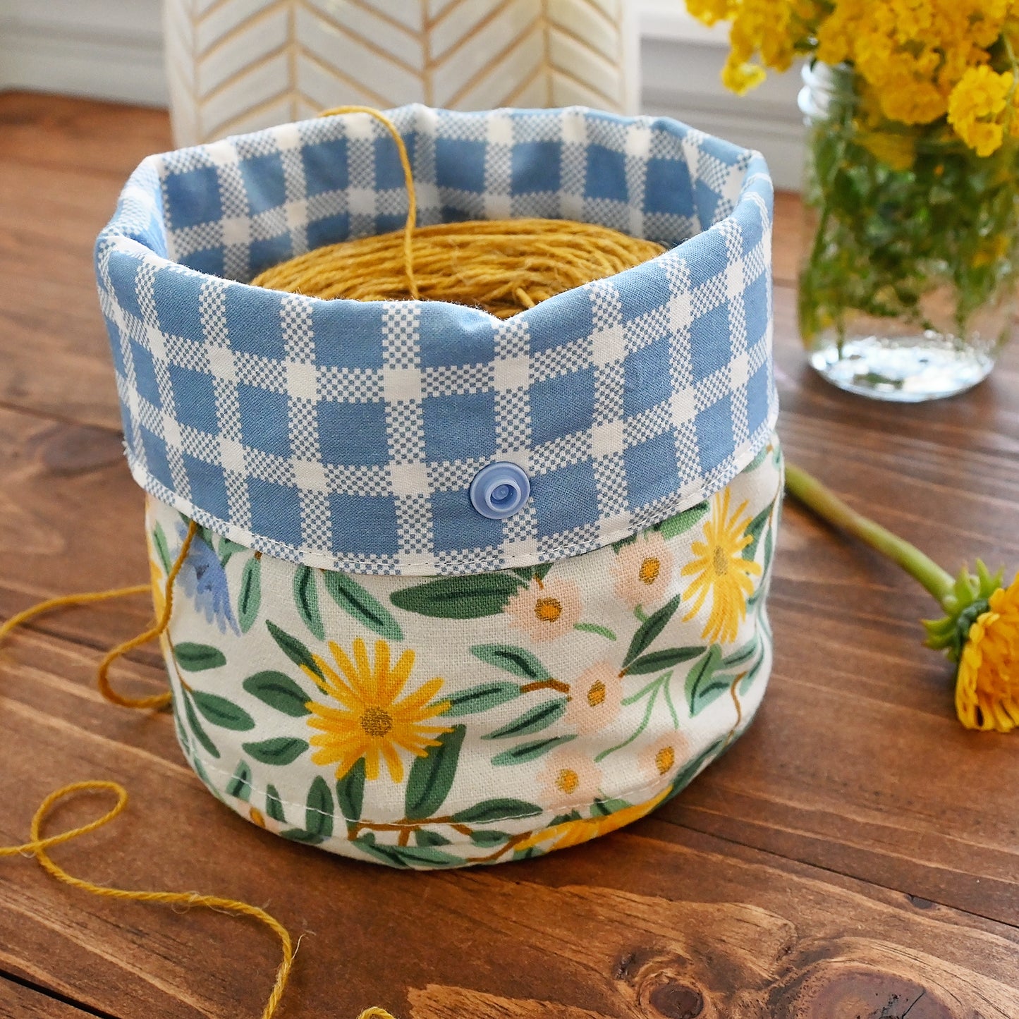 Daisy Fields Yarn Cake Cozy - Medium