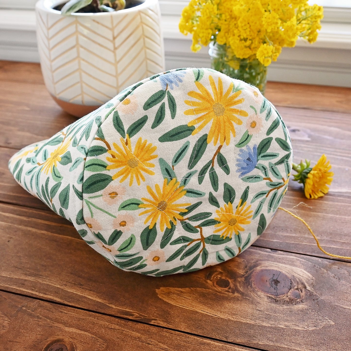 Daisy Fields Yarn Cake Cozy - Large