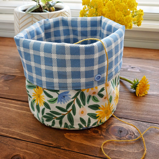 Daisy Fields Yarn Cake Cozy - Large