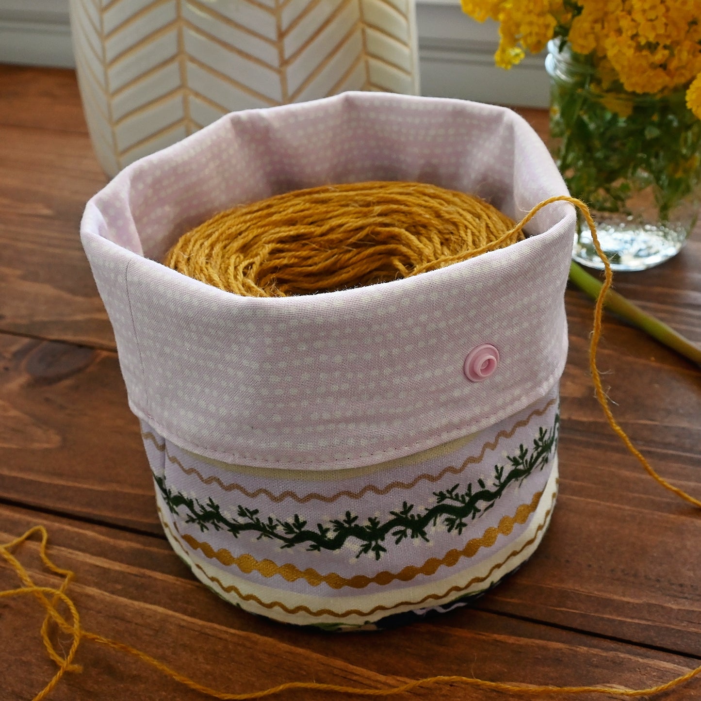 Gemma Yarn Cake Cozy - Medium