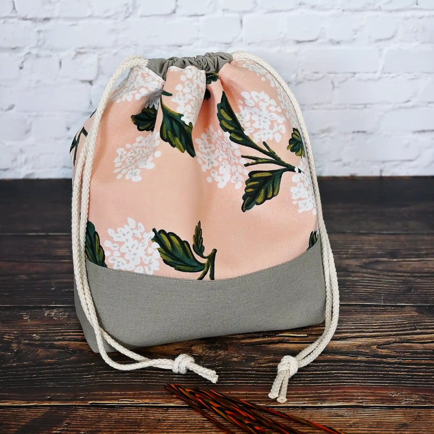 Pretty drawstring project bag made from a pretty peach hydrangea cotton from Rifle Paper Co and paired with a lovely putty coloured linen.  This bag has pockets inside and is lined in a putty coloured cotton with white spots.  Made in Canada by Yellow Petal Handmade.