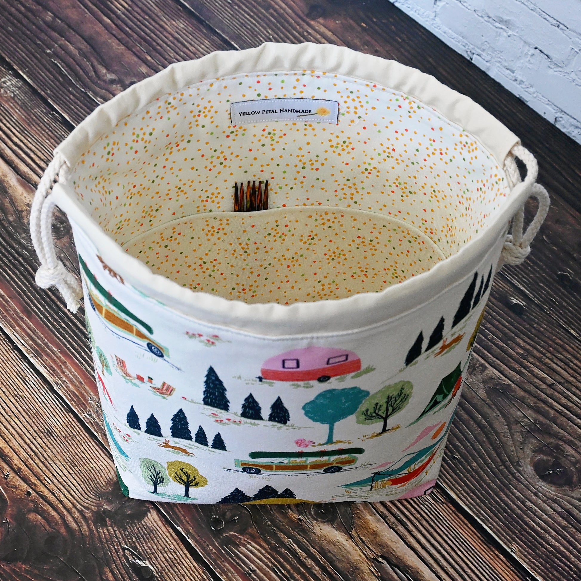 Charming vintage camper inspired drawstring bags with a fun motif of campers and an old station wagon on cream fabric.  Lined in a fun multicoloured dotty fabric.   Made in Canada by Yellow Petal Handmade.