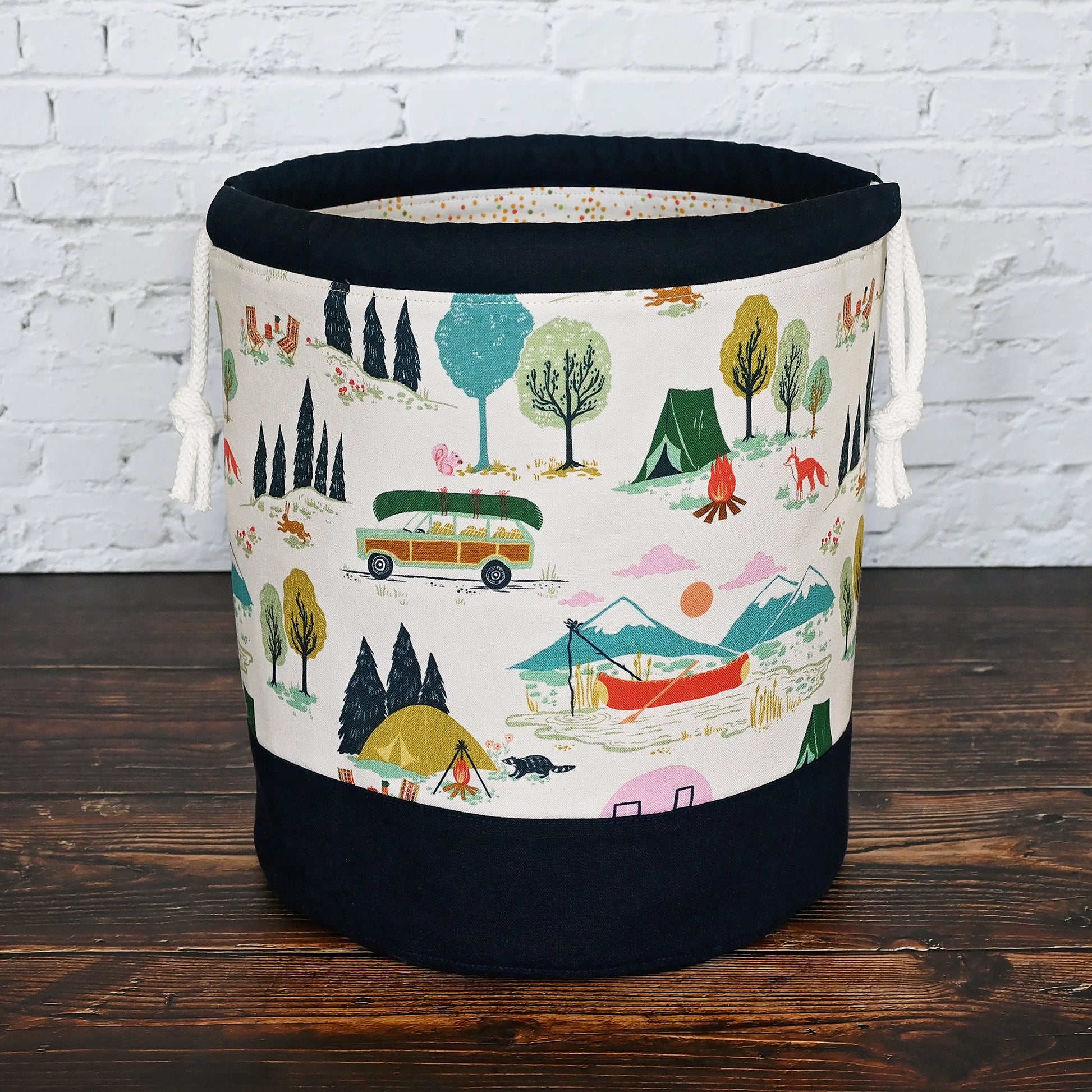 Fun vintage inspired drawstring bucket bag with lots of pockets.  Perfect for knitting or crochet projects.  Made from a fun camper and vintage car themed cream cotton and paired with a navy linen.  Made in Canada by Yellow Petal Handmade.