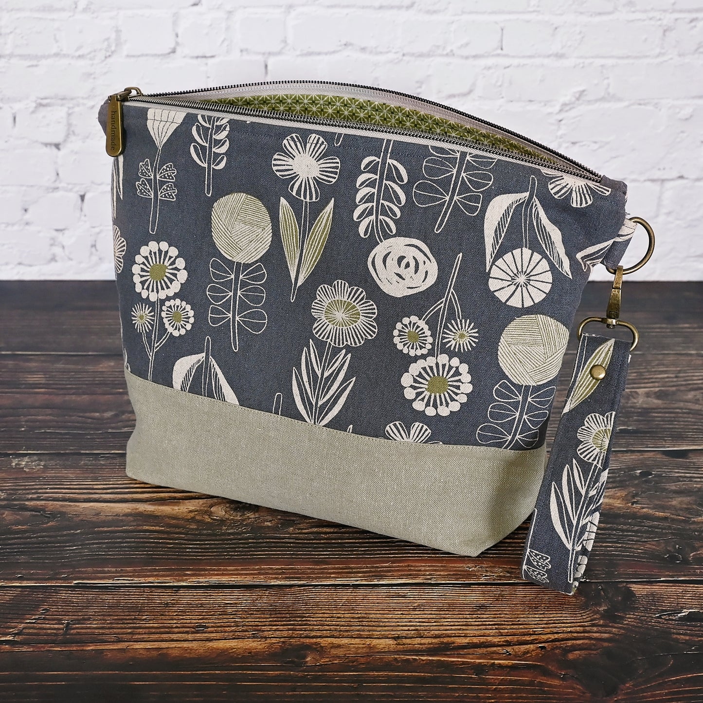 Canvas Zippered Project Bag in a Pretty Yarn Ball Canvas