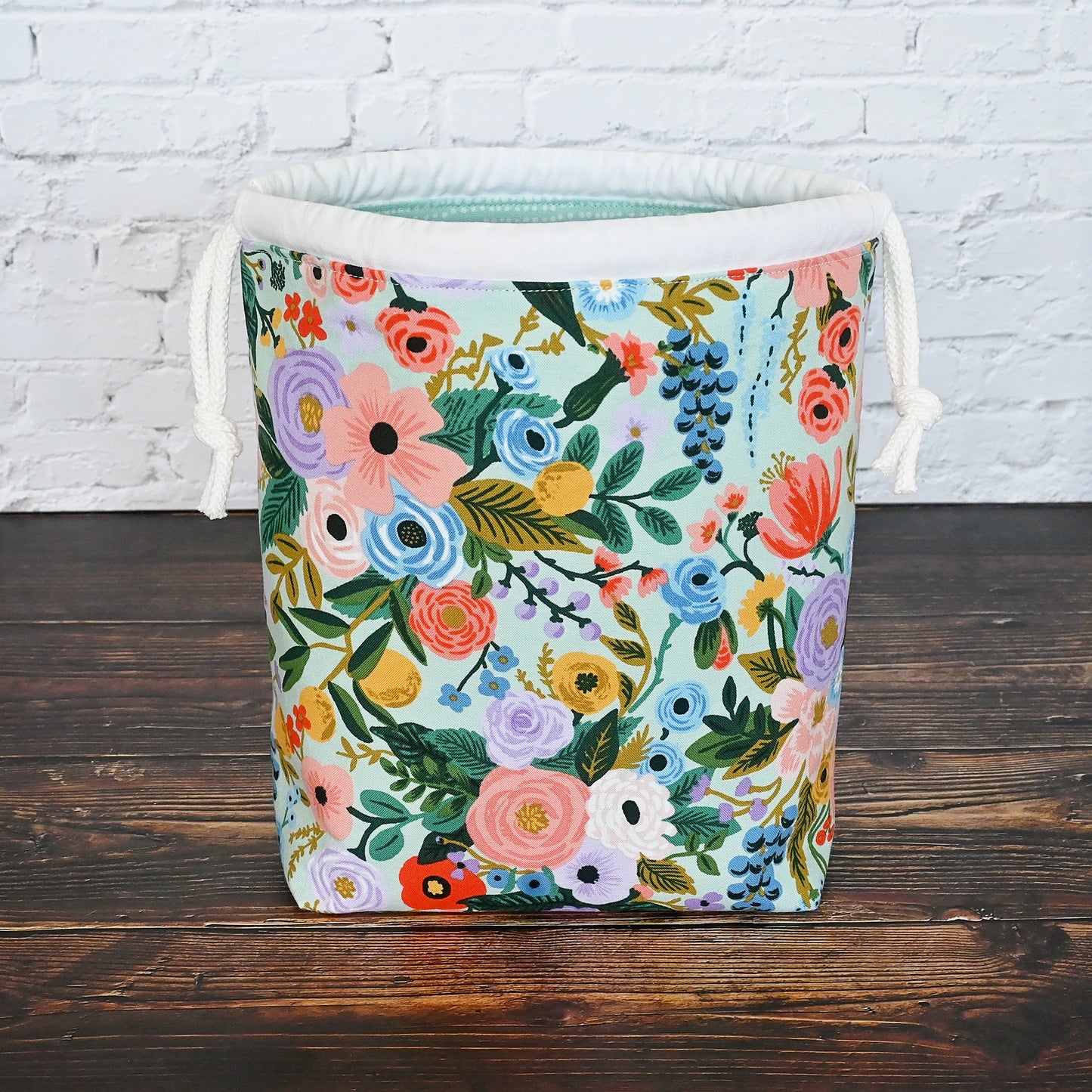 Pretty mint floral drawstring knitting bag made in a lovely cotton from Rifle Paper's newest Garden Party collection.  It's lined in a lovely spotted mint cotton and is available with or without pockets.  Closes securely with a double drawstring.  Made in Canada by Yellow Petal Handmade.