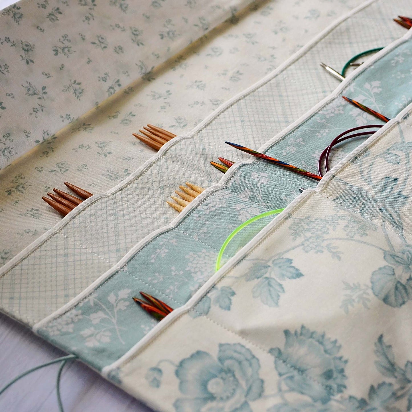 Trifold Needle Wrap in Creams and Aquas