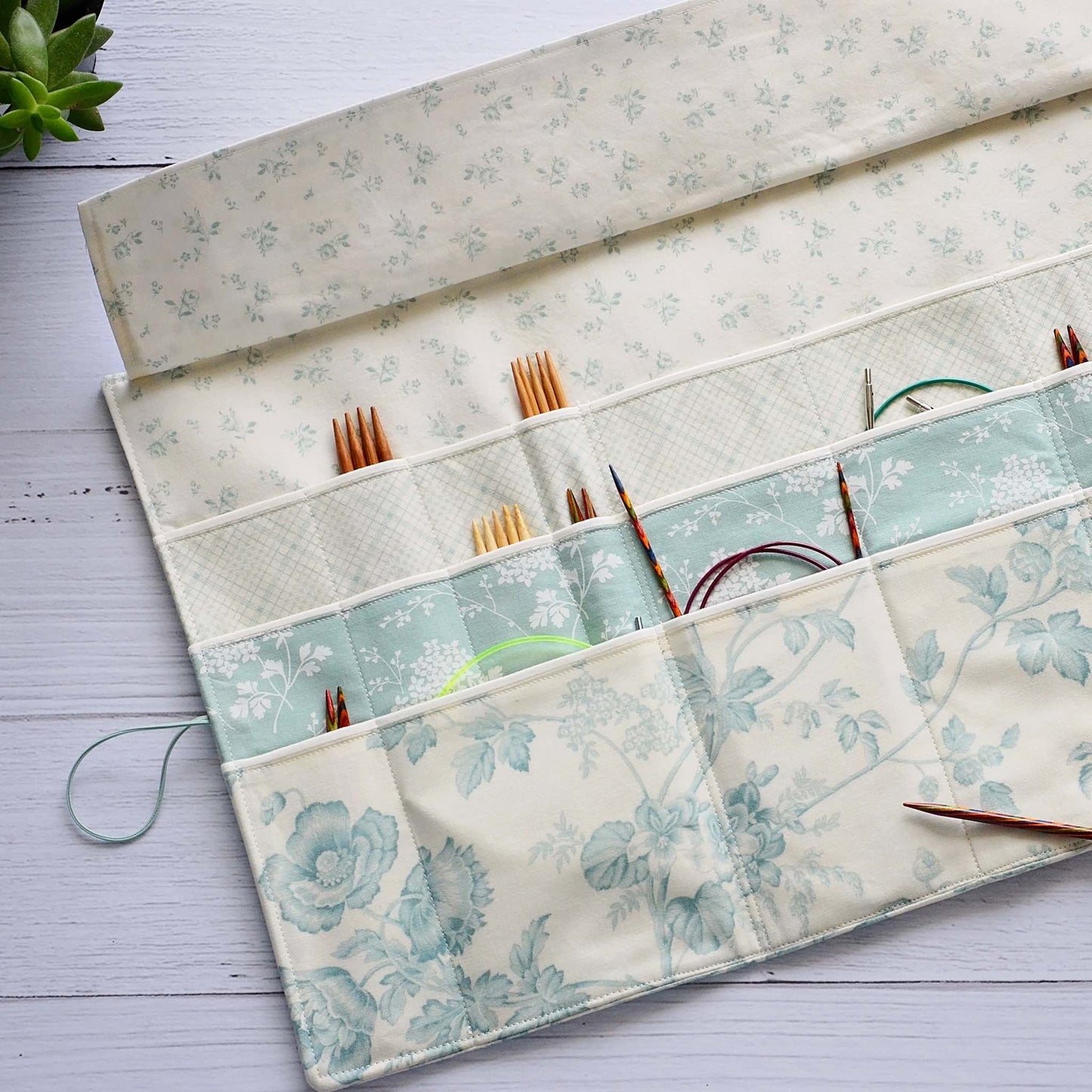 Trifold Needle Wrap in Creams and Aquas