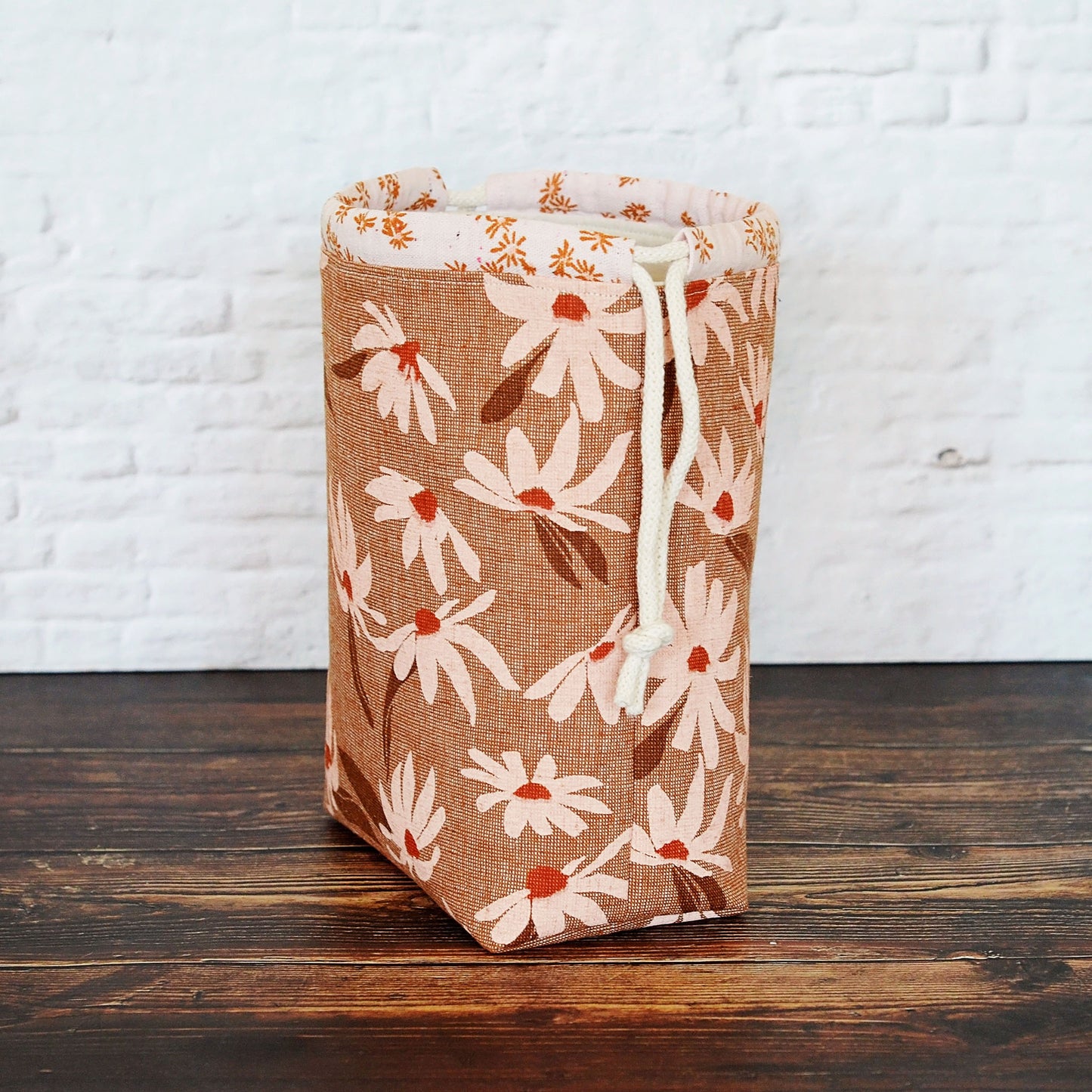 Linen knitting bag with daisies made from Kaufman linen.  Made in Canada by Yellow Petal Handmade.