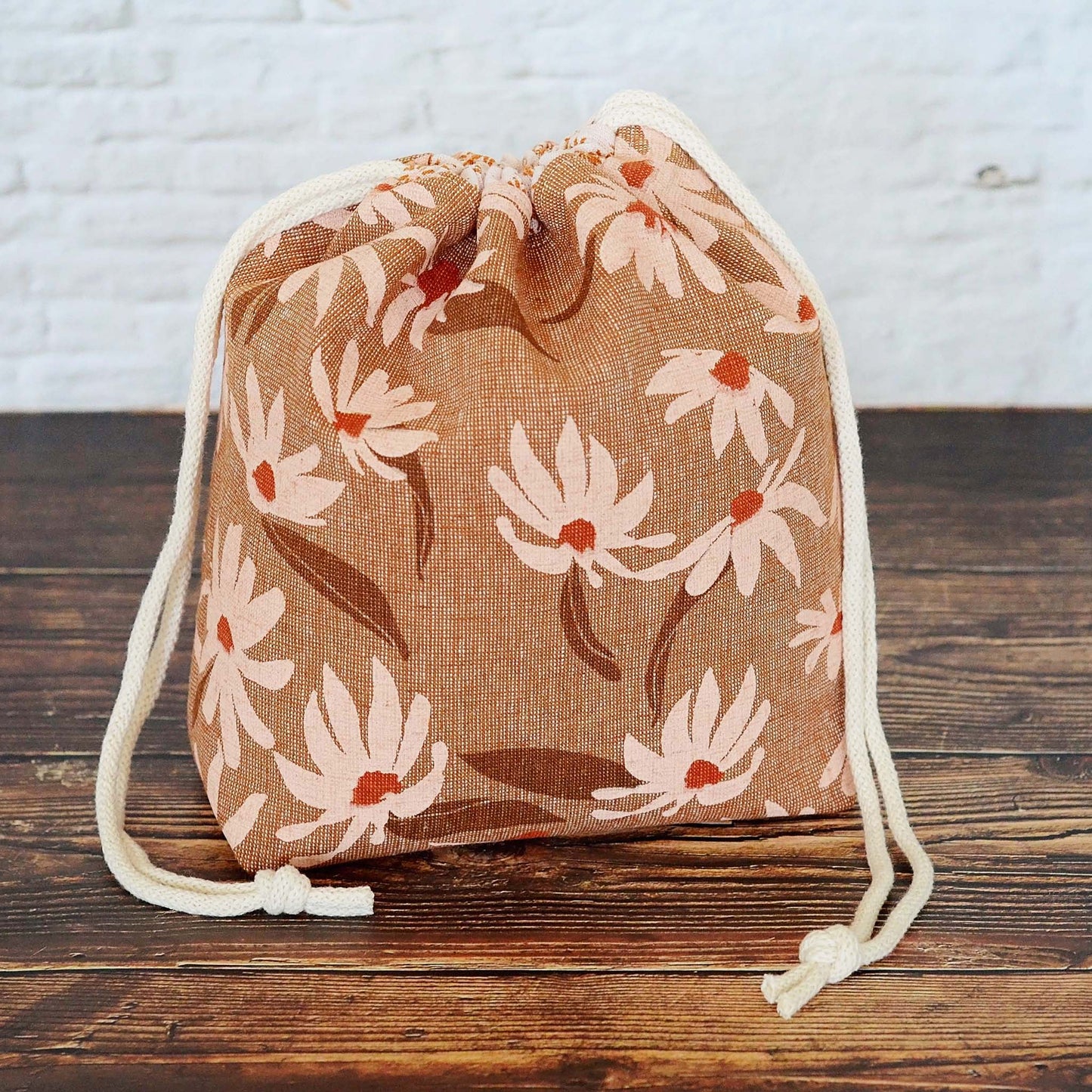 Linen knitting bag with daisies made from Kaufman linen.  Made in Canada by Yellow Petal Handmade.