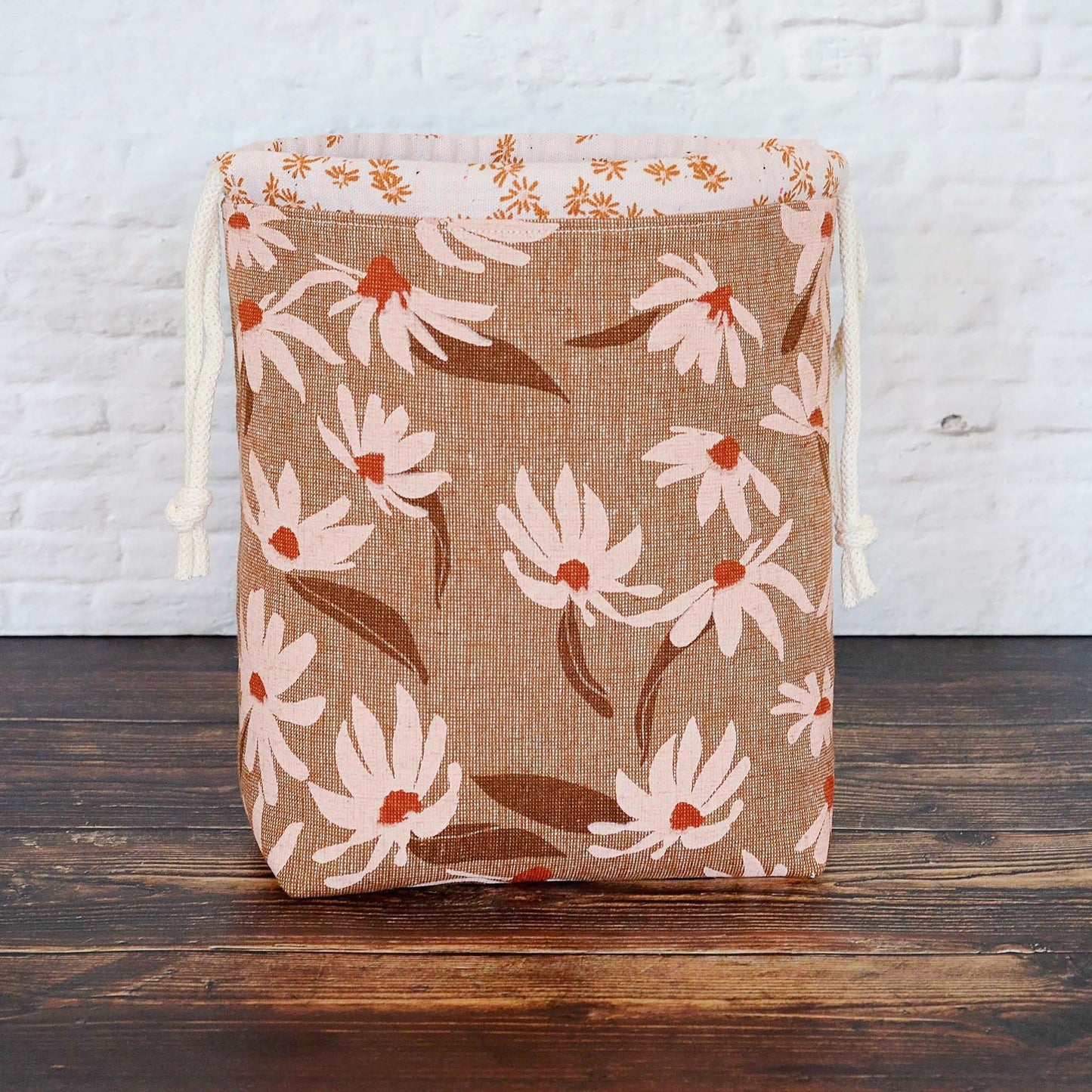 Linen knitting bag with daisies made from Kaufman linen.  Made in Canada by Yellow Petal Handmade.